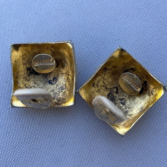 Robin Kahn vintage clip on square gold earrings - Picture 4 of 4